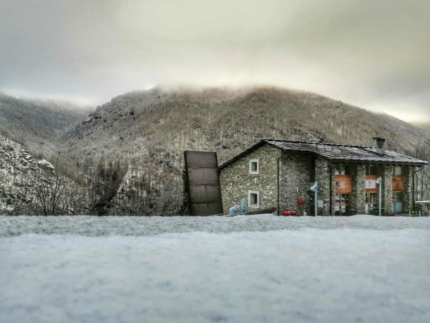 ホテル Rifugio Galaberna Ostana エクステリア 写真