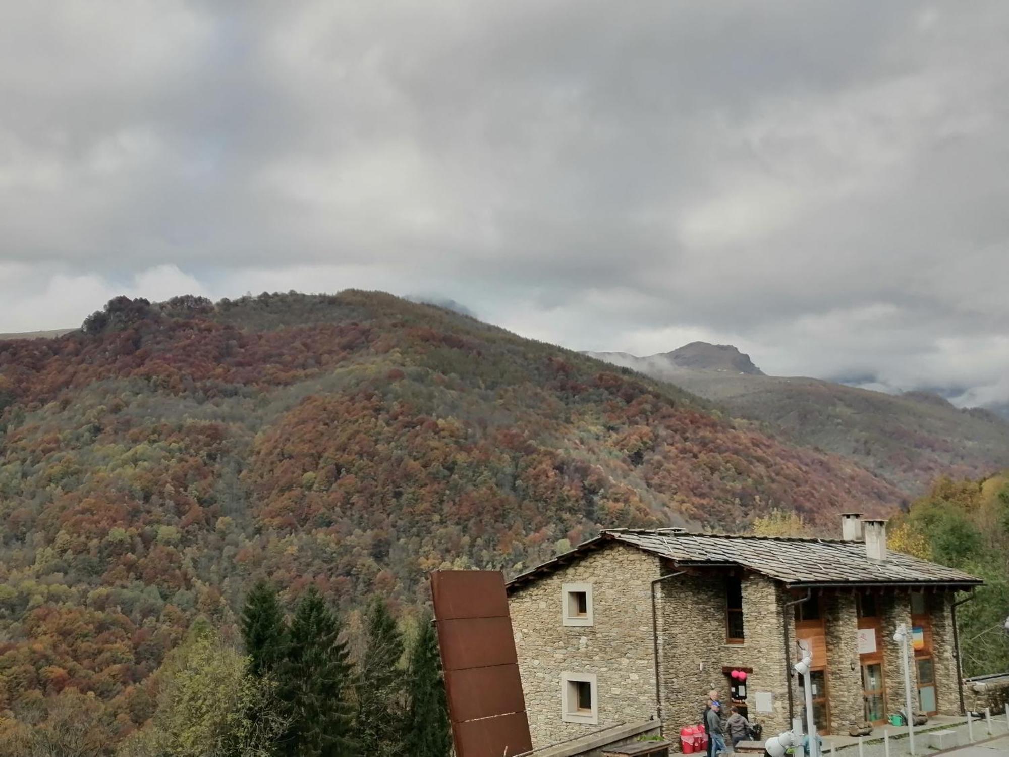 ホテル Rifugio Galaberna Ostana エクステリア 写真